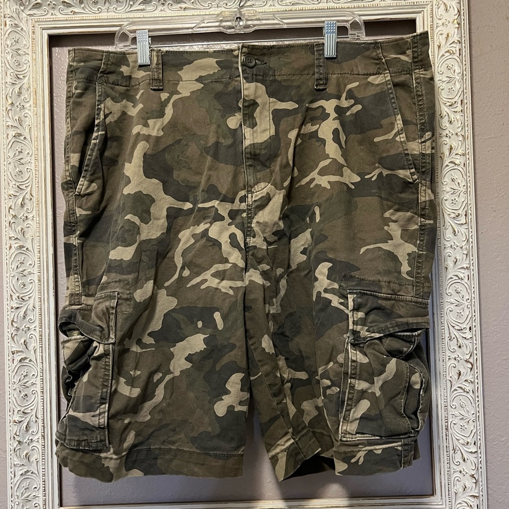 Old Navy Camo Lived-In Straight Cargo Short - Size 40 Tall